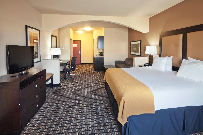 Holiday Inn Express & Suites - Denton North By Ihg Exterior photo